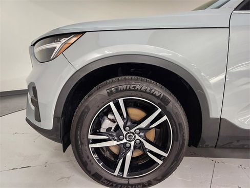 Used 2025 Volvo XC40 B5 Core image 11