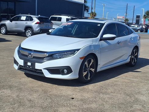 Used 2017 Honda Civic Touring image 2