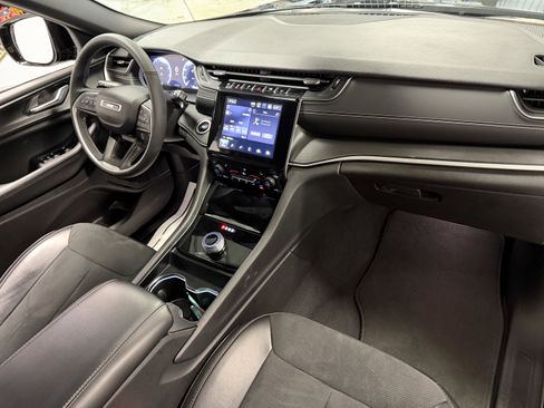 Used 2024 Jeep Grand Cherokee L Altitude image 24
