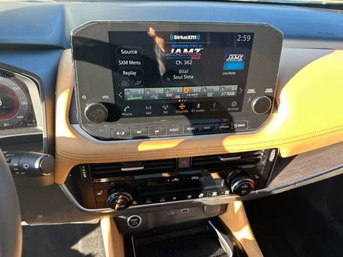 Used 2022 Nissan Rogue Platinum w/ Head-Up Display Package image 23