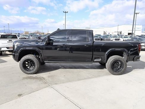 Used 2025 GMC Sierra 2500 AT4X image 3