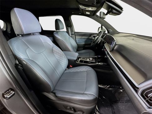 Certified 2025 Kia Sorento SX Prestige AWD/4WD image 30