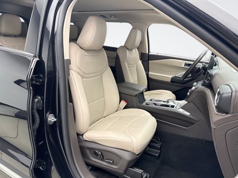 Used 2020 Ford Explorer Platinum w/ Premium Technology Package AWD/4WD image 17