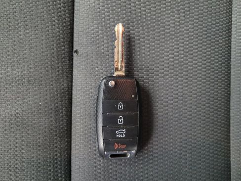 Used 2017 Kia Forte LX image 32