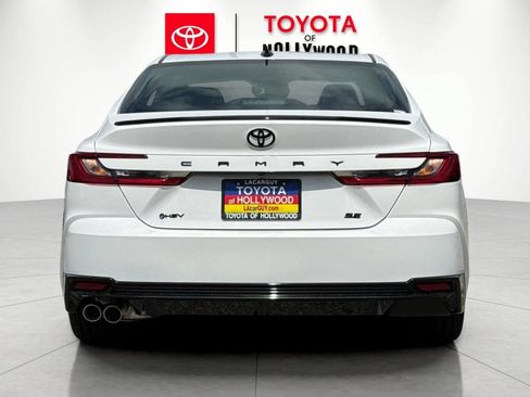 New 2026 Toyota Camry Hybrid FWD image 5
