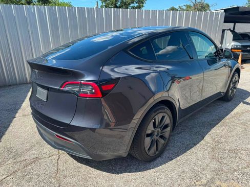 Used 2025 Tesla Model Y Long Range RWD image 3