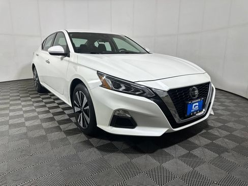 Used 2022 Nissan Altima 2.5 SV AWD/4WD image 2