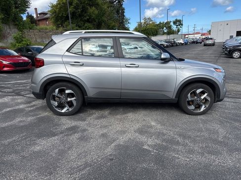 Used 2023 Hyundai Venue SEL image 8