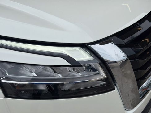 Used 2024 Nissan Pathfinder SL FWD image 35