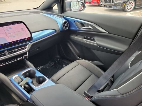 Used 2025 Chevrolet Equinox EV LT w/ Convenience Package II FWD image 13