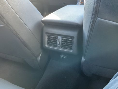 Used 2025 Toyota Camry SE image 14