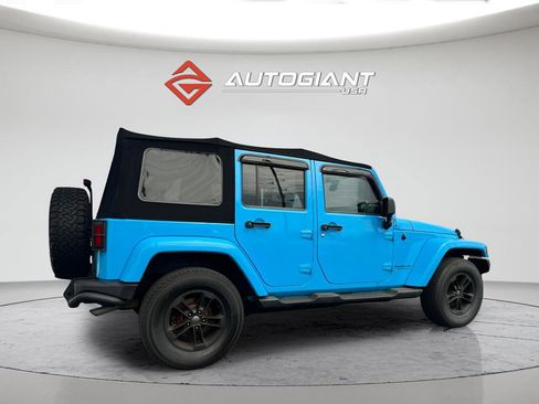 Used 2017 Jeep Wrangler Unlimited Sahara AWD/4WD image 8