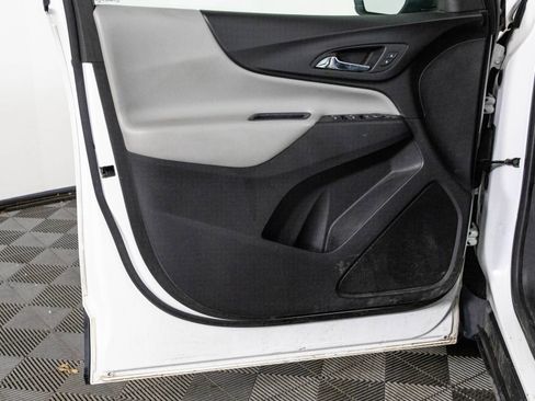 Used 2020 Chevrolet Equinox LS image 32
