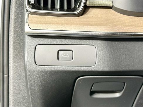 New 2026 Volvo XC90 B6 Plus w/ Protection Package Premier image 10