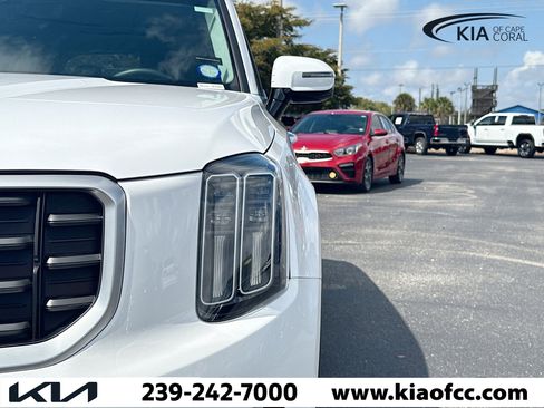 Certified 2024 Kia Telluride SX Prestige w/ Towing Package image 9
