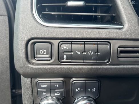 Used 2024 GMC Yukon XL SLT image 27