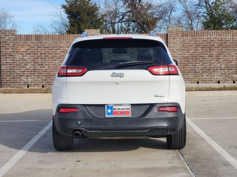 Used 2015 Jeep Cherokee Latitude w/ Comfort/Convenience Group image 7