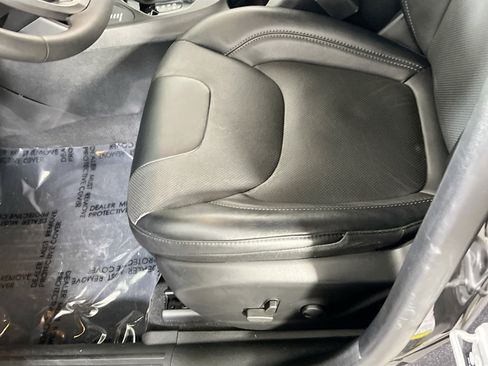 Used 2022 Jeep Cherokee Limited AWD/4WD image 18