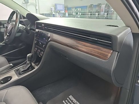 Used 2020 Volkswagen Passat 2.0T SEL FWD image 34