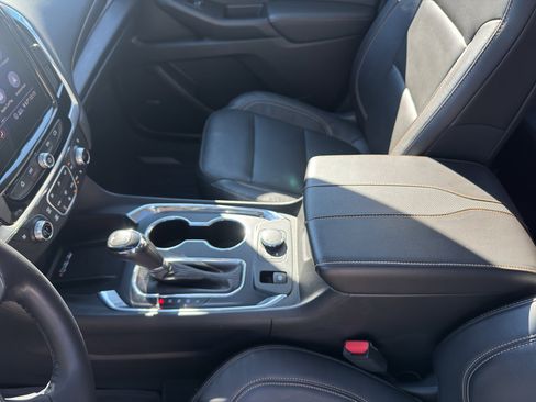 Used 2020 Chevrolet Traverse Premier image 32