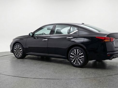 Used 2025 Nissan Altima 2.5 SV FWD image 6