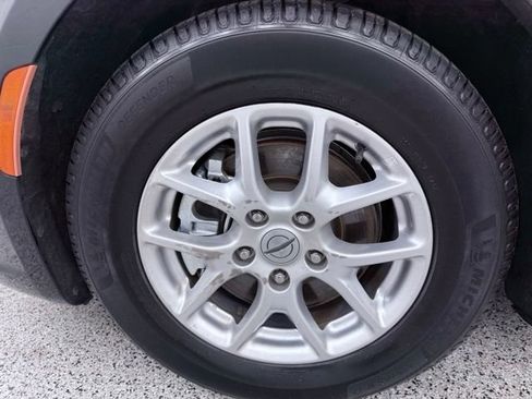 Used 2023 Chrysler Pacifica Touring-L FWD image 11