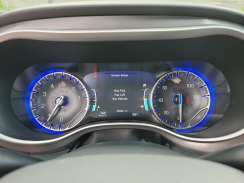 Used 2026 Chrysler Pacifica Select FWD image 23