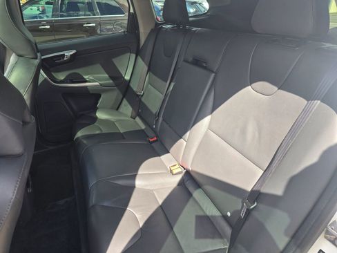 Used 2016 Volvo XC60 T5 Platinum image 12