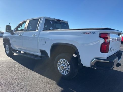 Used 2022 Chevrolet Silverado 2500 LT w/ Convenience Package image 3