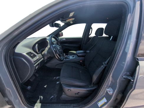 Used 2020 Jeep Grand Cherokee Laredo AWD/4WD image 10