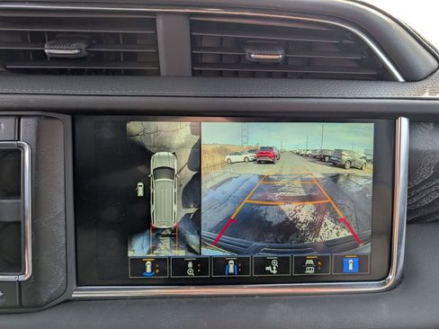 Used 2024 GMC Yukon XL Denali image 20