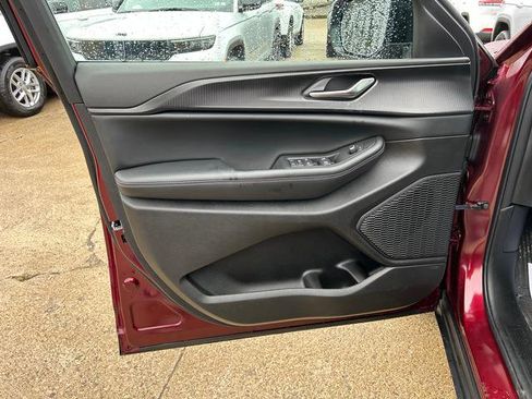 New 2025 Jeep Grand Cherokee Altitude image 7