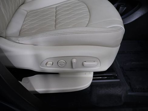 Used 2023 Buick Enclave Avenir AWD/4WD image 39