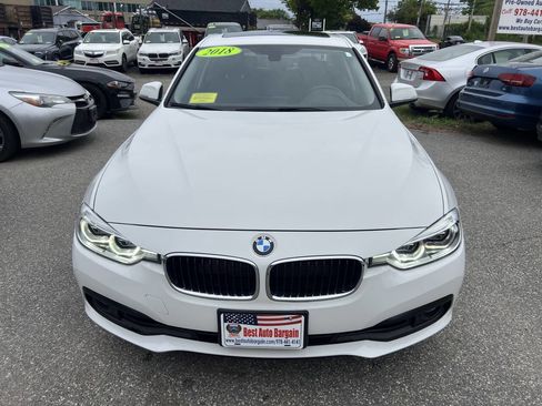 Used 2018 BMW 320i xDrive Sedan w/ Convenience Package AWD/4WD image 4