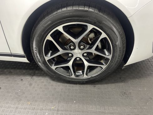 Used 2017 Buick Regal Sport Touring image 27