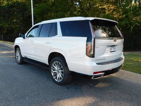 Used 2022 Cadillac Escalade Premium Luxury AWD/4WD image 10