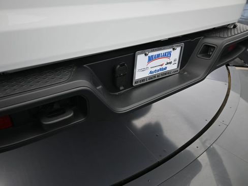 Used 2025 Jeep Gladiator Sport image 34