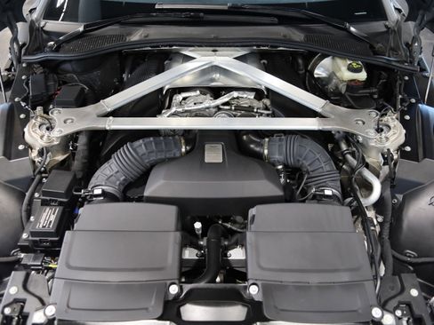 Used 2021 Aston Martin V8 Vantage Coupe RWD image 32