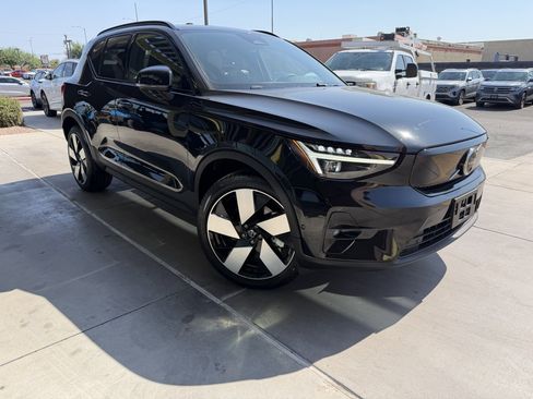 Used 2024 Volvo XC40 Recharge Plus w/ Protection Package Premier RWD image 6