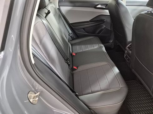 Used 2023 Volkswagen Taos SE w/ Panoramic Sunroof Package FWD image 27