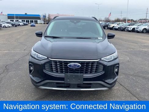 Used 2023 Ford Escape Platinum image 2