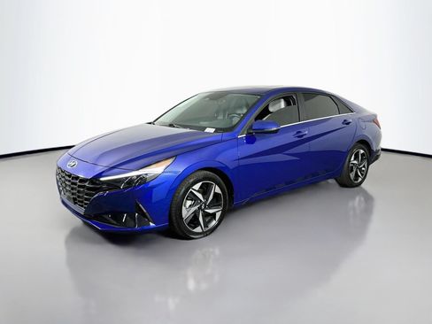 Used 2023 Hyundai Elantra Limited FWD image 3