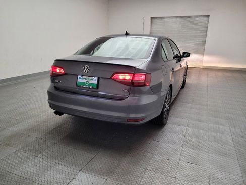 Used 2016 Volkswagen Jetta Sport image 7