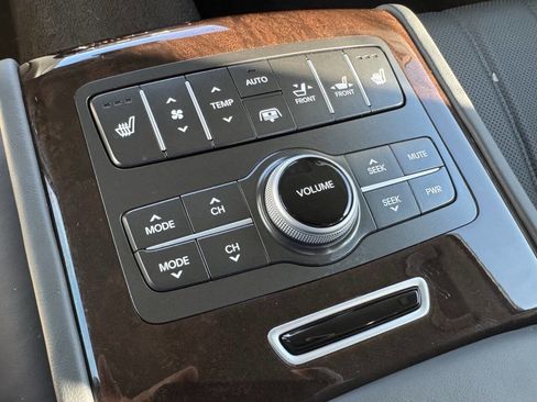 Used 2012 Hyundai Equus Signature image 18