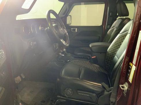 Used 2021 Jeep Gladiator Overland image 16