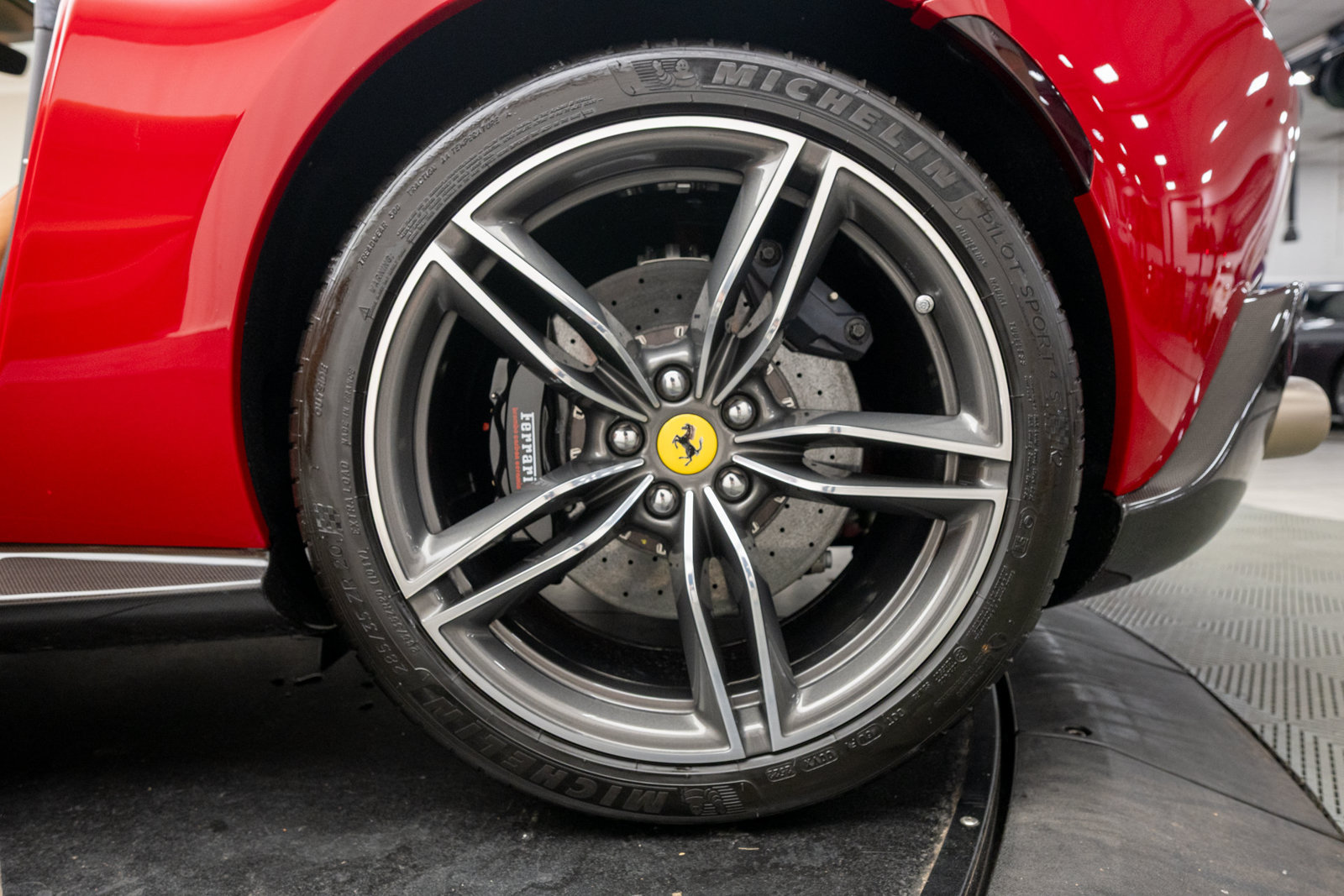 Used 2022 Ferrari Roma RWD image 32