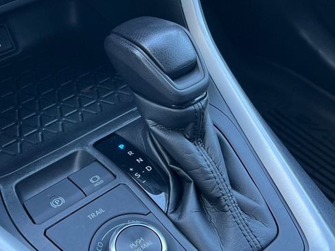 Certified 2021 Toyota RAV4 LE AWD/4WD image 21