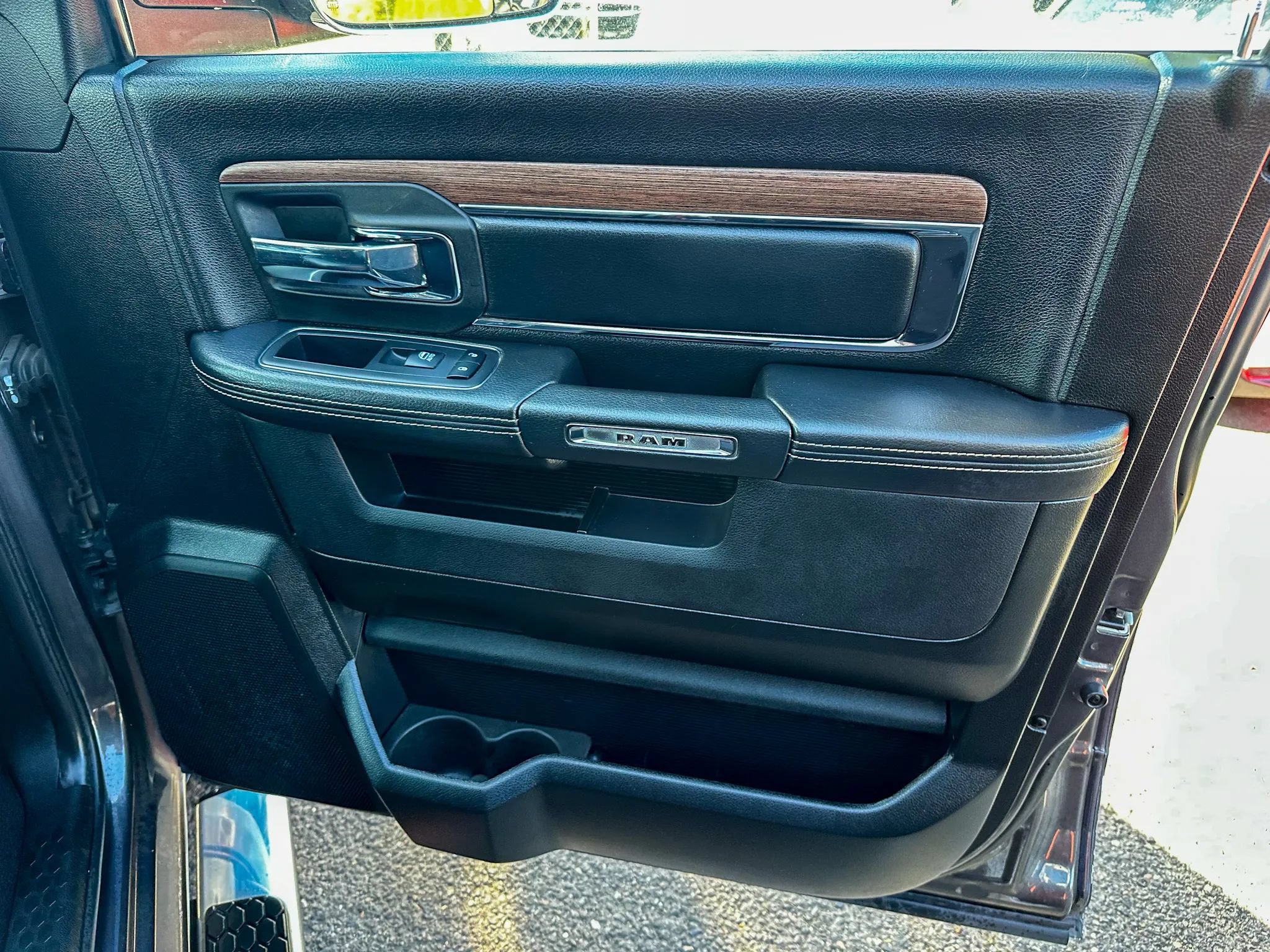 Used 2018 RAM 1500 Laramie w/ Convenience Group AWD/4WD image 35