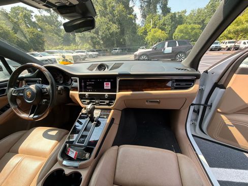Used 2023 Porsche Macan AWD/4WD image 19