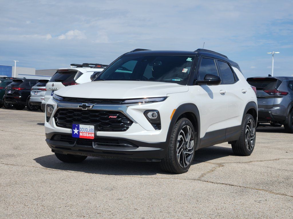 Used 2026 Chevrolet TrailBlazer RS w/ Convenience Package FWD image 2